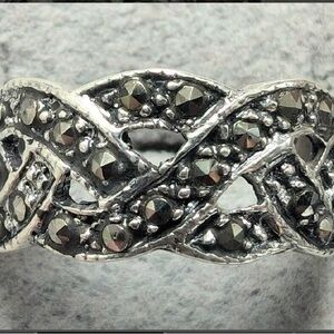 Elegant Silver and Black Women's Ring